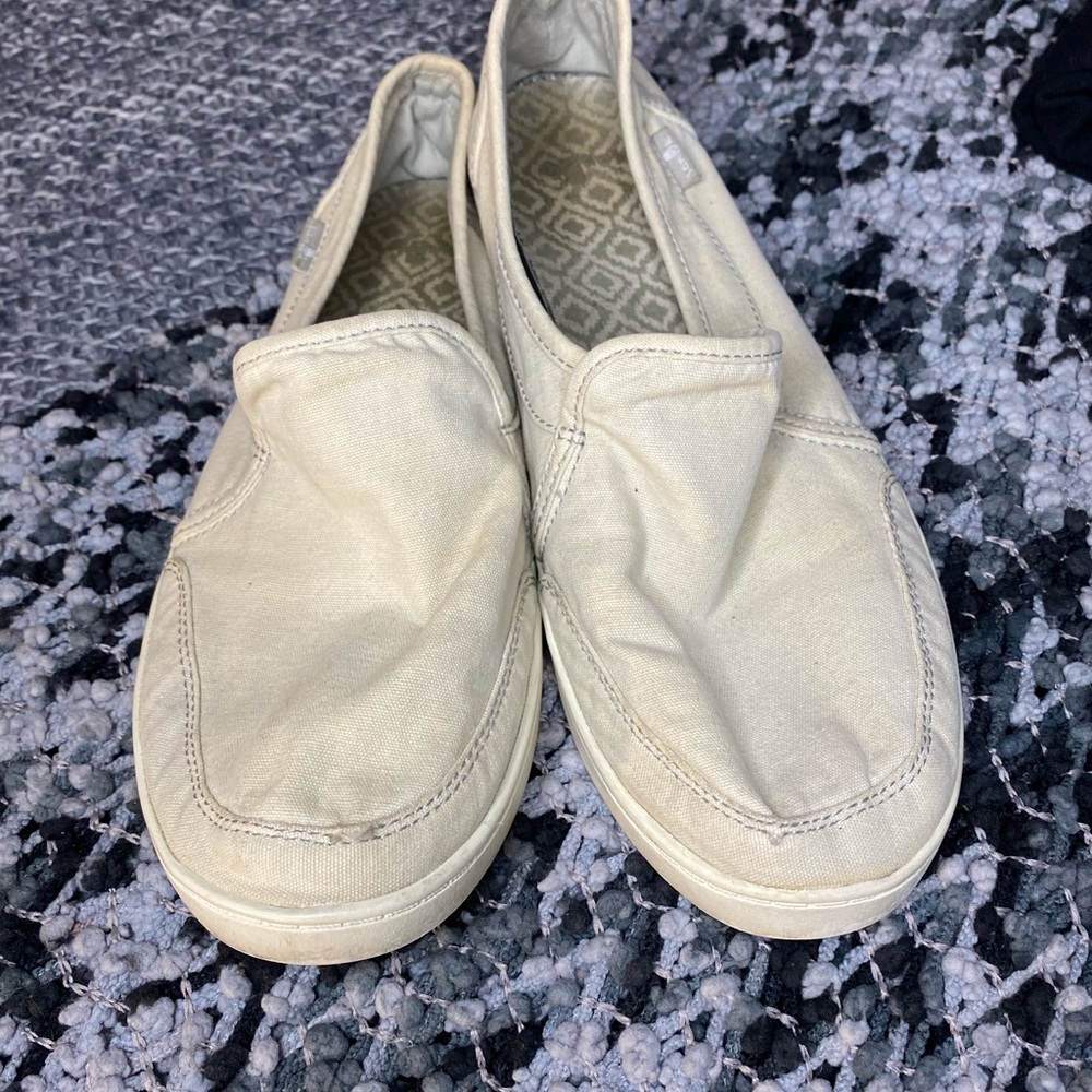 Sanuk slip on sneakers